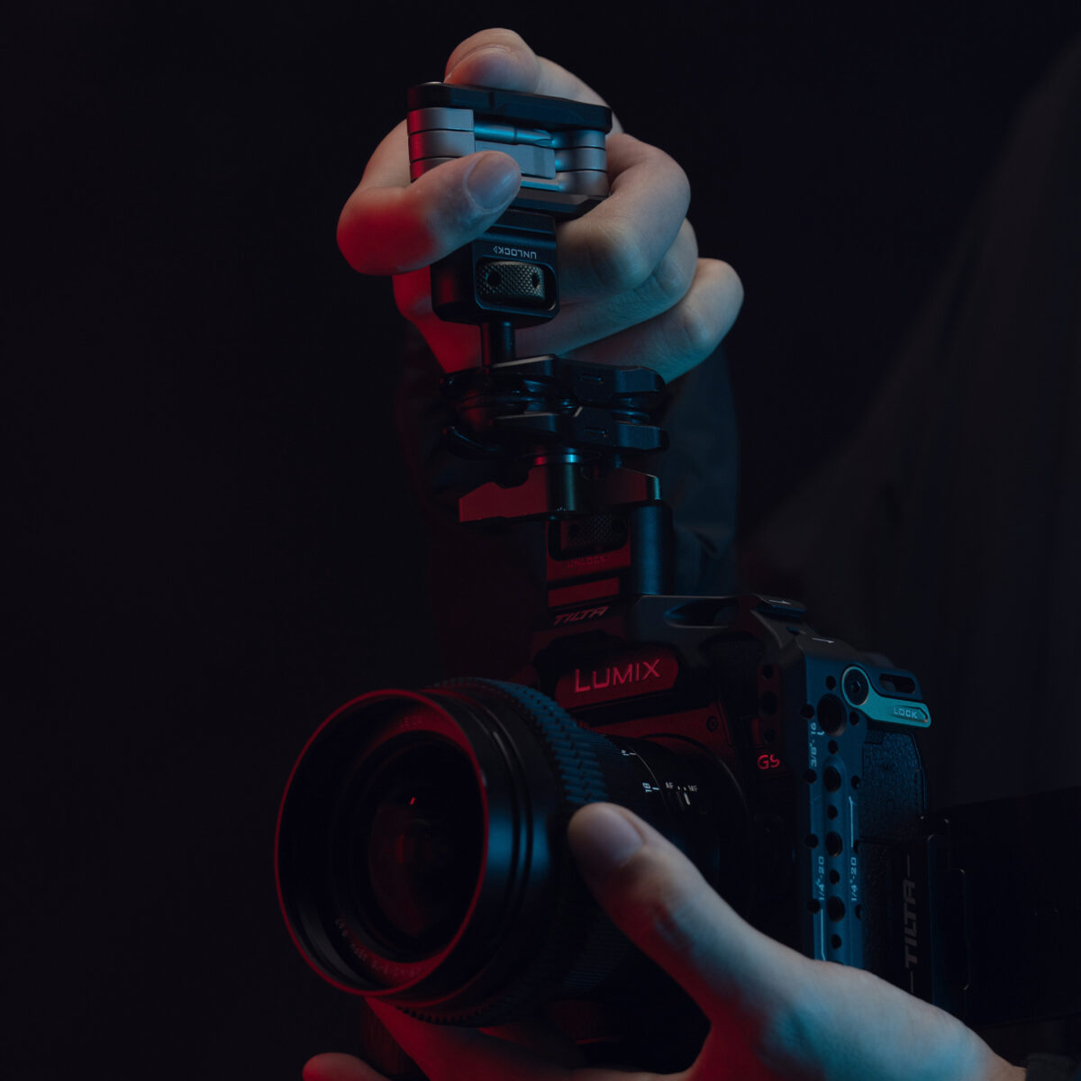 Tilta Multifunctionele mini-gereedschapsset, 6-in-1 vouwgereedschapset met 6 specificaties, sleutels, compatibel met de meeste kooien, cameratool voor demontage van apparatuur - rokerig roze TA-MMT-SP