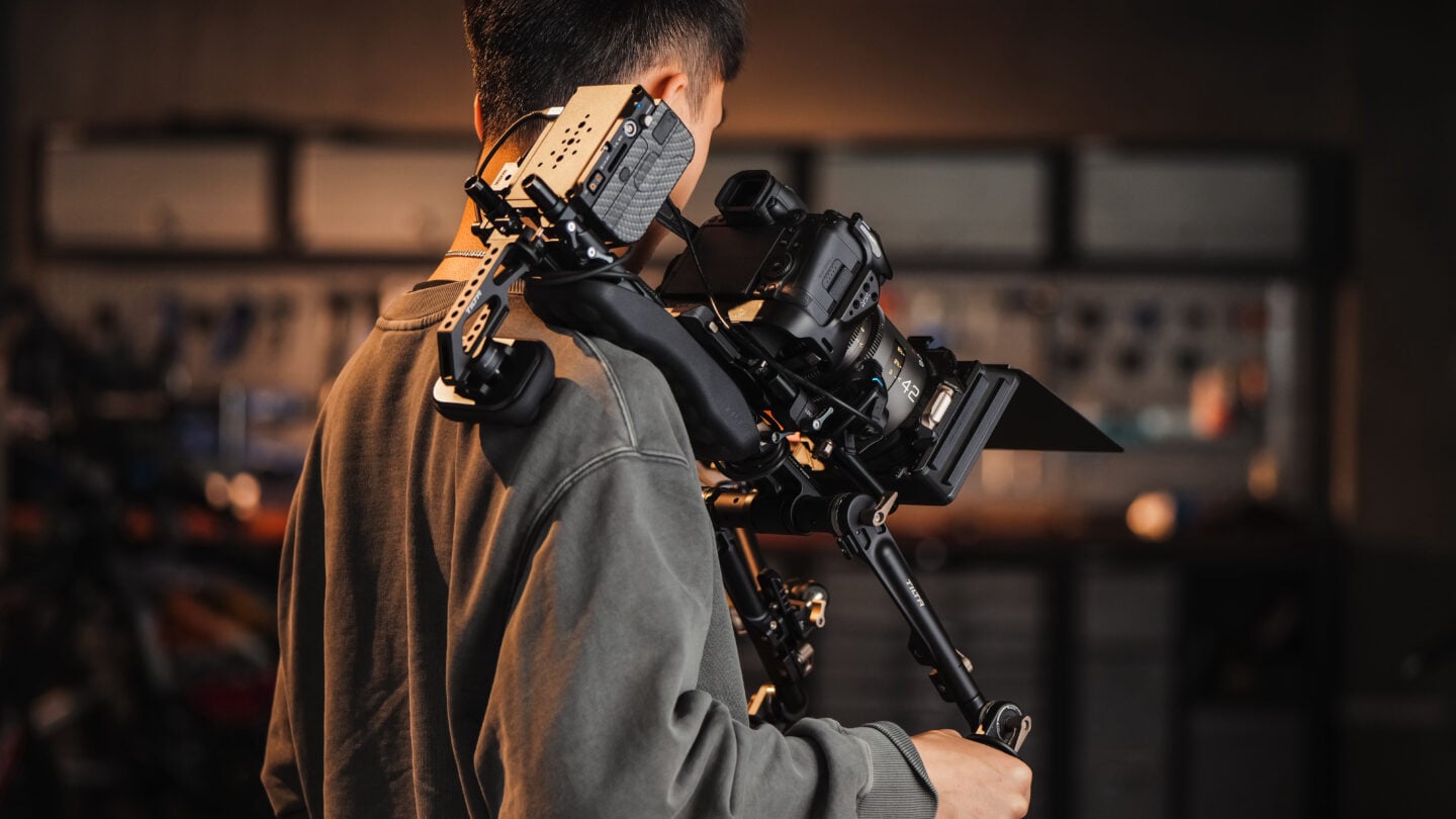 Camera Cage with Cooling System for Canon R5 Mark II Advanced Kit