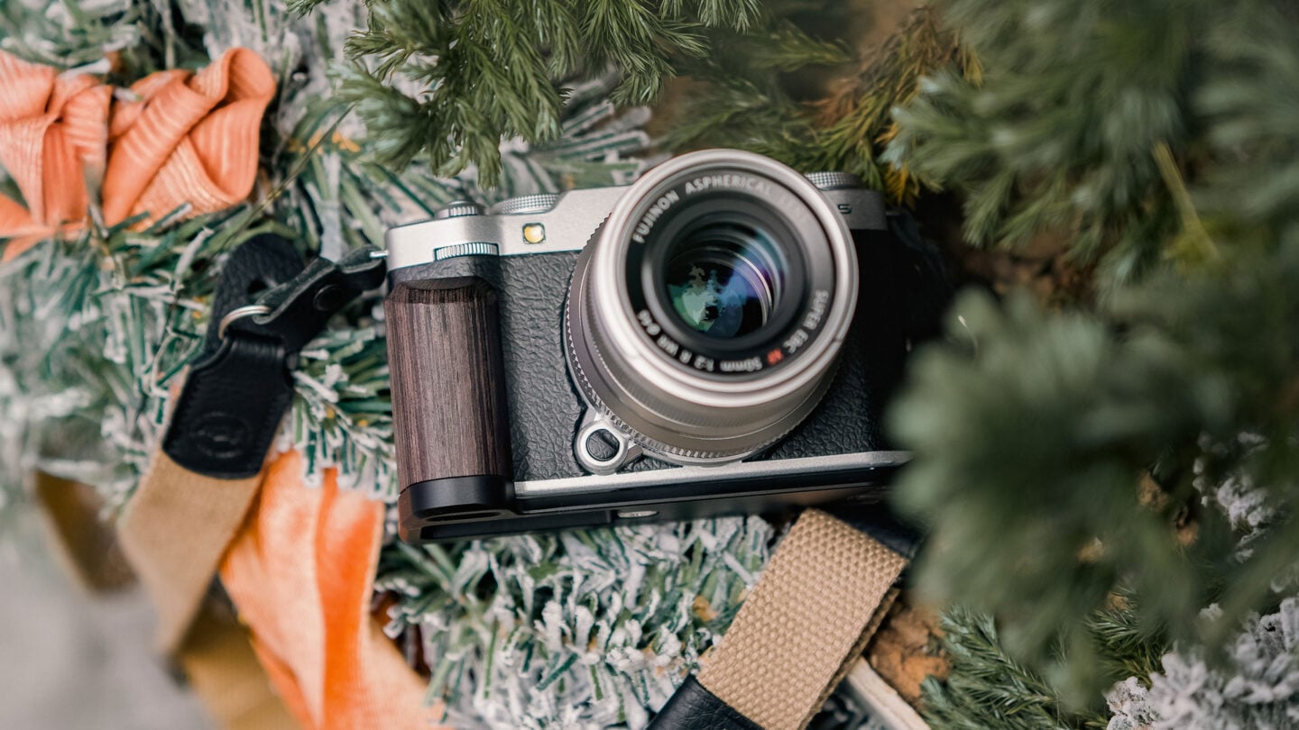 Mounting Baseplate with Wooden Grip for Fujifilm X-M5 | Tilta